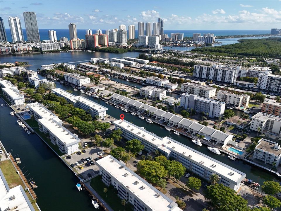 For Sale: $224,900 (2 beds, 2 baths, 1110 Square Feet)