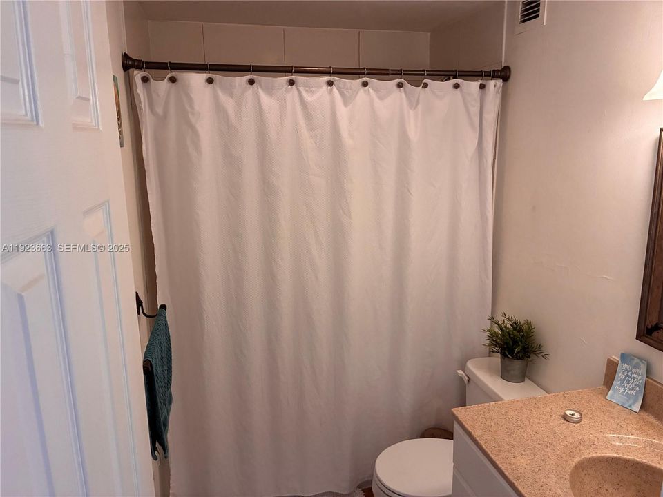 В аренду: $2,500 (1 спален, 1 ванн, 725 Квадратных фут)