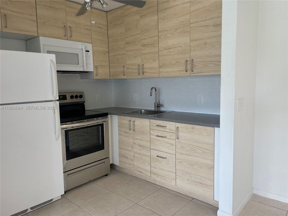 В аренду: $1,440 (1 спален, 1 ванн, 700 Квадратных фут)