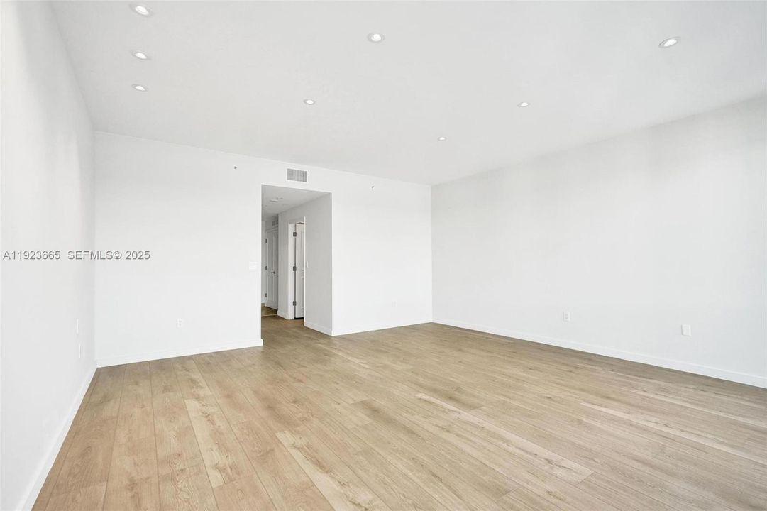 For Rent: $19,000 (2 beds, 4 baths, 3110 Square Feet)