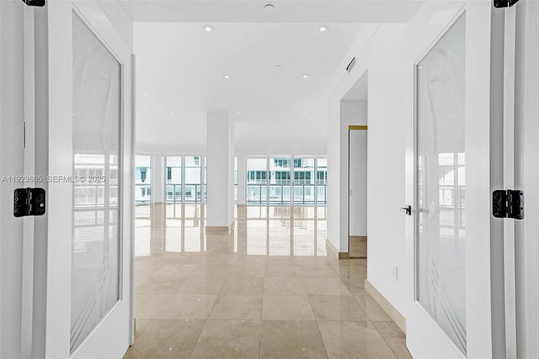 For Rent: $19,000 (2 beds, 4 baths, 3110 Square Feet)