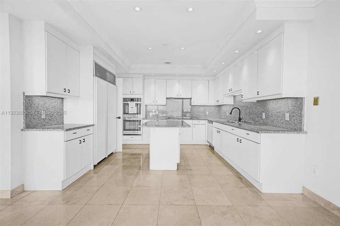 For Rent: $19,000 (2 beds, 4 baths, 3110 Square Feet)