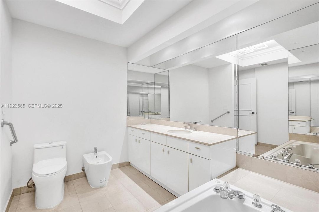 For Rent: $19,000 (2 beds, 4 baths, 3110 Square Feet)