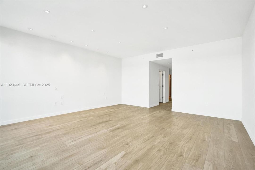 For Rent: $19,000 (2 beds, 4 baths, 3110 Square Feet)