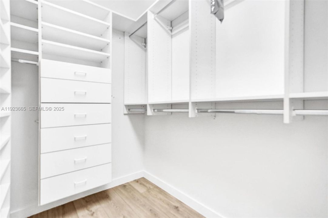 For Rent: $19,000 (2 beds, 4 baths, 3110 Square Feet)