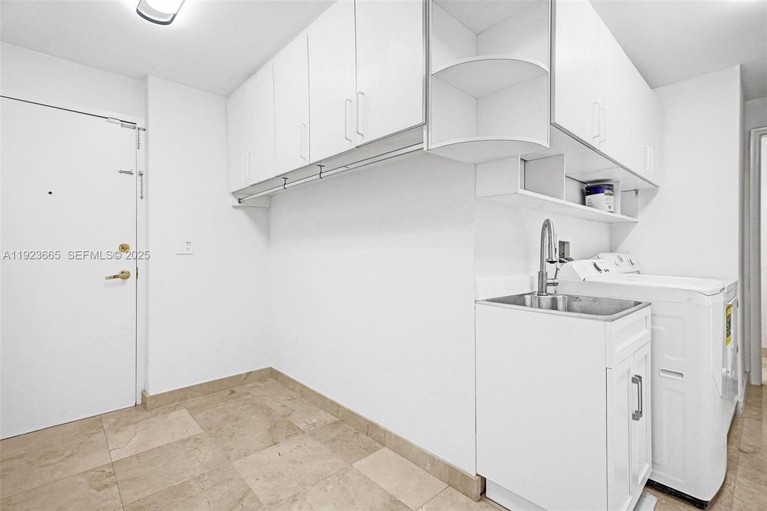 For Rent: $19,000 (2 beds, 4 baths, 3110 Square Feet)