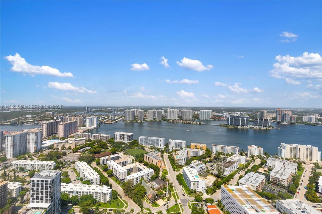 На продажу: $9,999,998 (6 спален, 6 ванн, 5672 Квадратных фут)