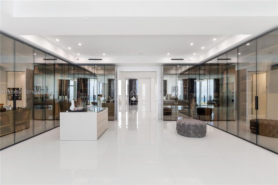 На продажу: $9,999,998 (6 спален, 6 ванн, 5672 Квадратных фут)