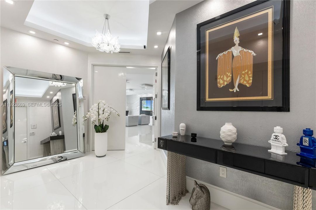 На продажу: $9,999,998 (6 спален, 6 ванн, 5672 Квадратных фут)