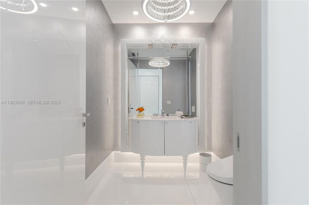 На продажу: $9,999,998 (6 спален, 6 ванн, 5672 Квадратных фут)