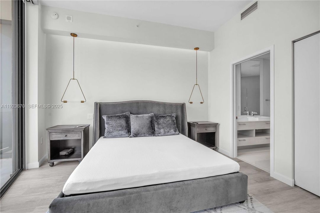 For Rent: $7,500 (2 beds, 2 baths, 1067 Square Feet)