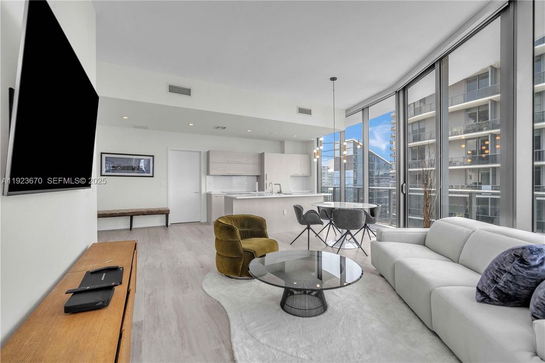 For Rent: $7,500 (2 beds, 2 baths, 1067 Square Feet)