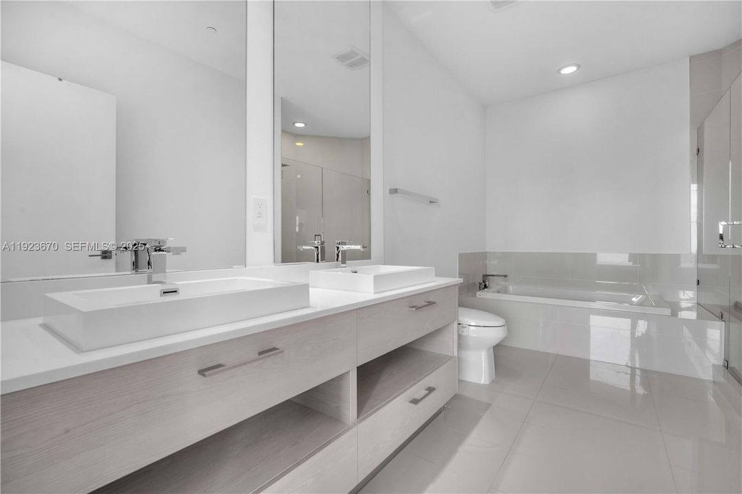 For Rent: $7,500 (2 beds, 2 baths, 1067 Square Feet)