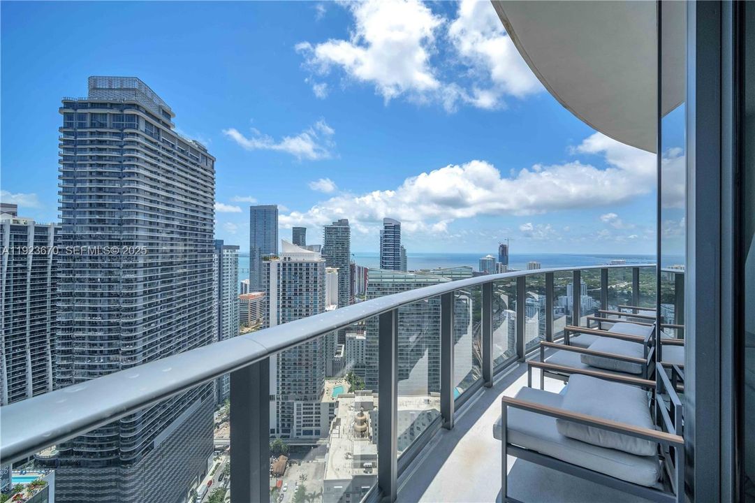 For Rent: $7,500 (2 beds, 2 baths, 1067 Square Feet)