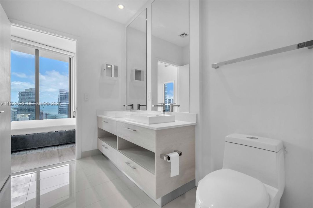 For Rent: $7,500 (2 beds, 2 baths, 1067 Square Feet)