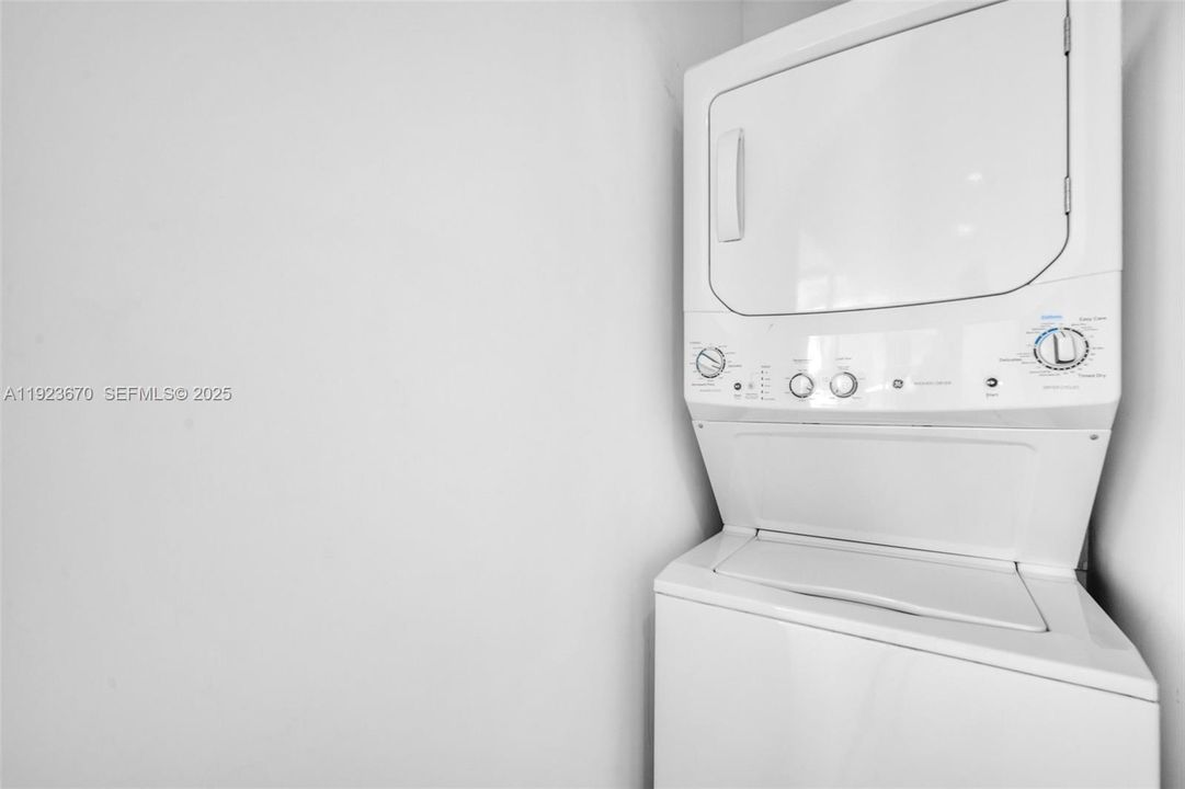 For Rent: $7,500 (2 beds, 2 baths, 1067 Square Feet)