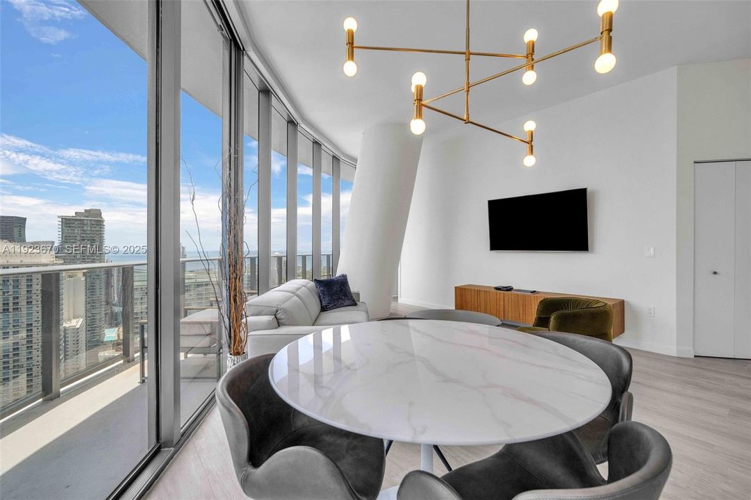 For Rent: $7,500 (2 beds, 2 baths, 1067 Square Feet)