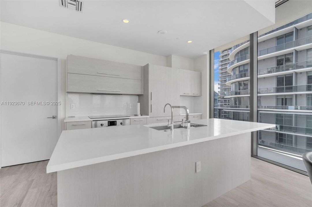 For Rent: $7,500 (2 beds, 2 baths, 1067 Square Feet)