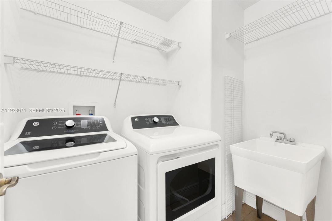 В аренду: $5,500 (3 спален, 3 ванн, 2344 Квадратных фут)