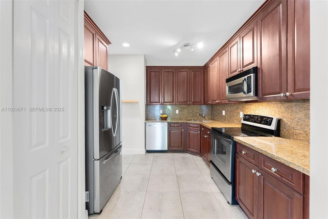 В аренду: $5,500 (3 спален, 3 ванн, 2344 Квадратных фут)