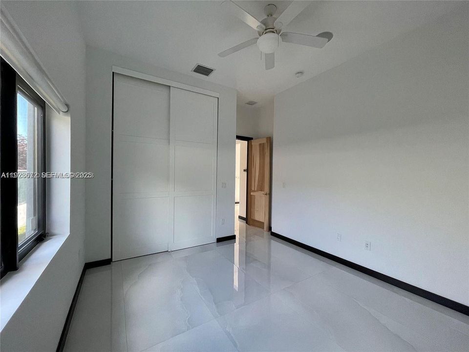 В аренду: $9,000 (4 спален, 3 ванн, 2750 Квадратных фут)