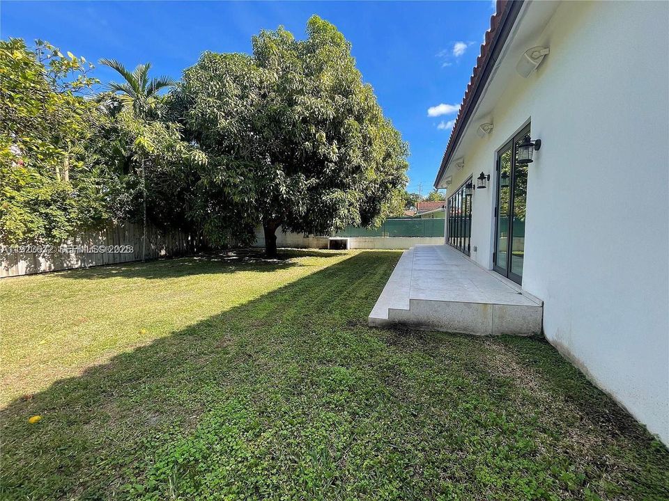 В аренду: $9,000 (4 спален, 3 ванн, 2750 Квадратных фут)