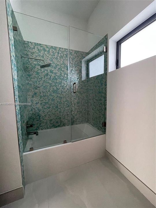 В аренду: $9,000 (4 спален, 3 ванн, 2750 Квадратных фут)