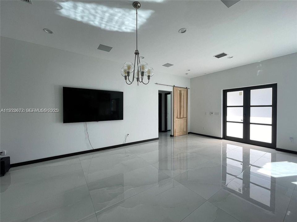 В аренду: $9,000 (4 спален, 3 ванн, 2750 Квадратных фут)