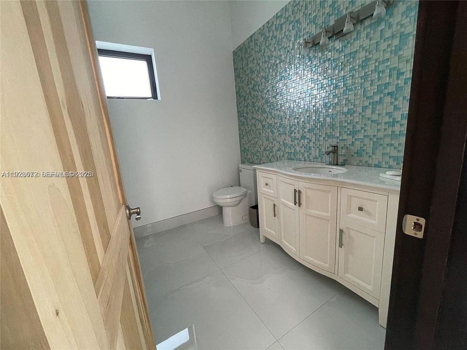 В аренду: $9,000 (4 спален, 3 ванн, 2750 Квадратных фут)