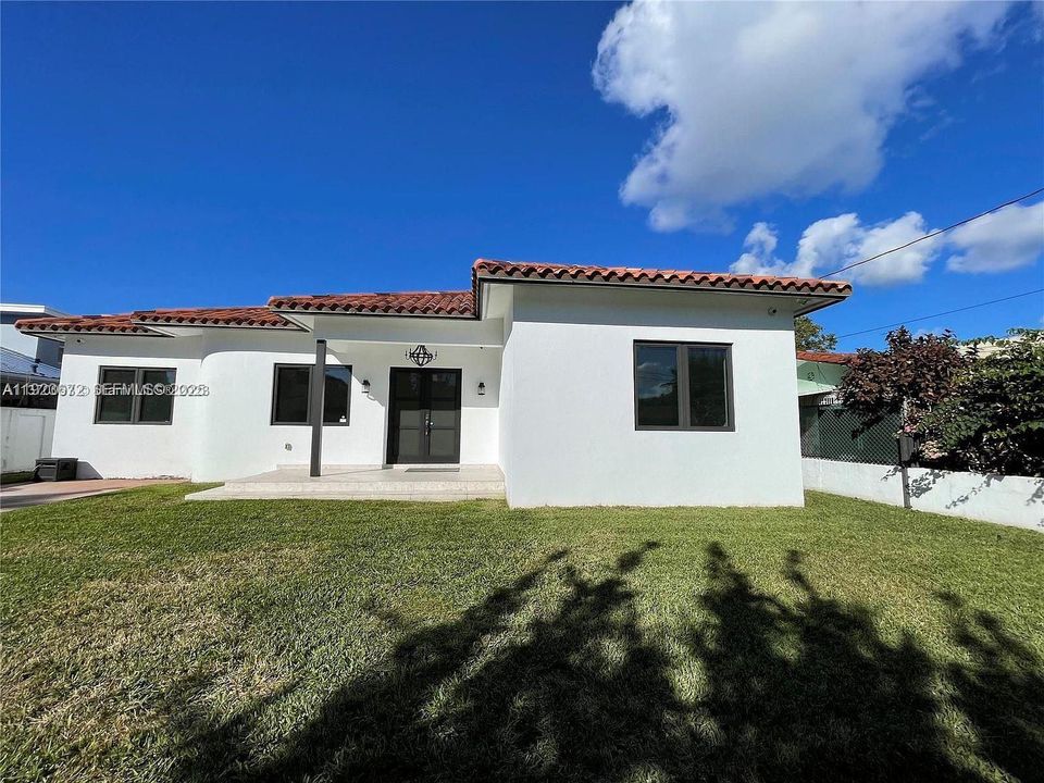 В аренду: $9,000 (4 спален, 3 ванн, 2750 Квадратных фут)