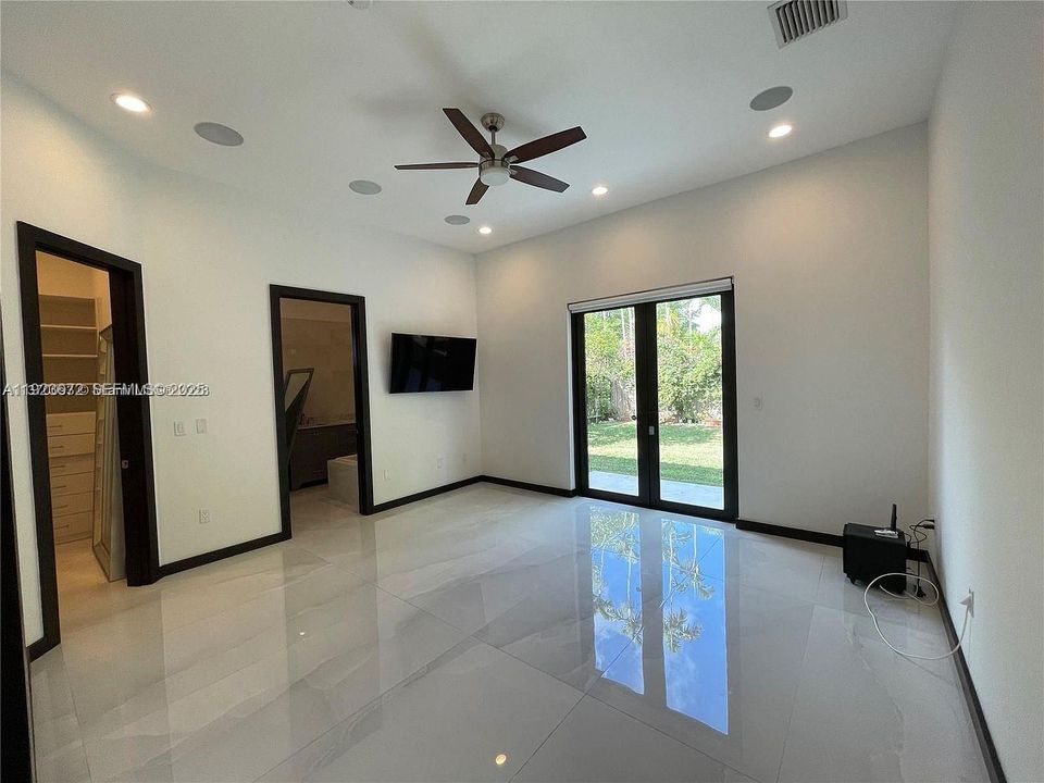 В аренду: $9,000 (4 спален, 3 ванн, 2750 Квадратных фут)