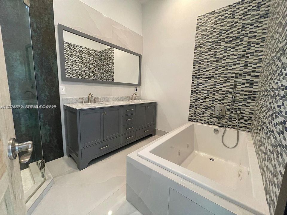 В аренду: $9,000 (4 спален, 3 ванн, 2750 Квадратных фут)