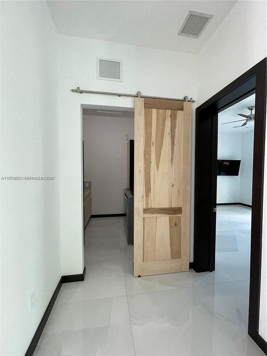 В аренду: $9,000 (4 спален, 3 ванн, 2750 Квадратных фут)