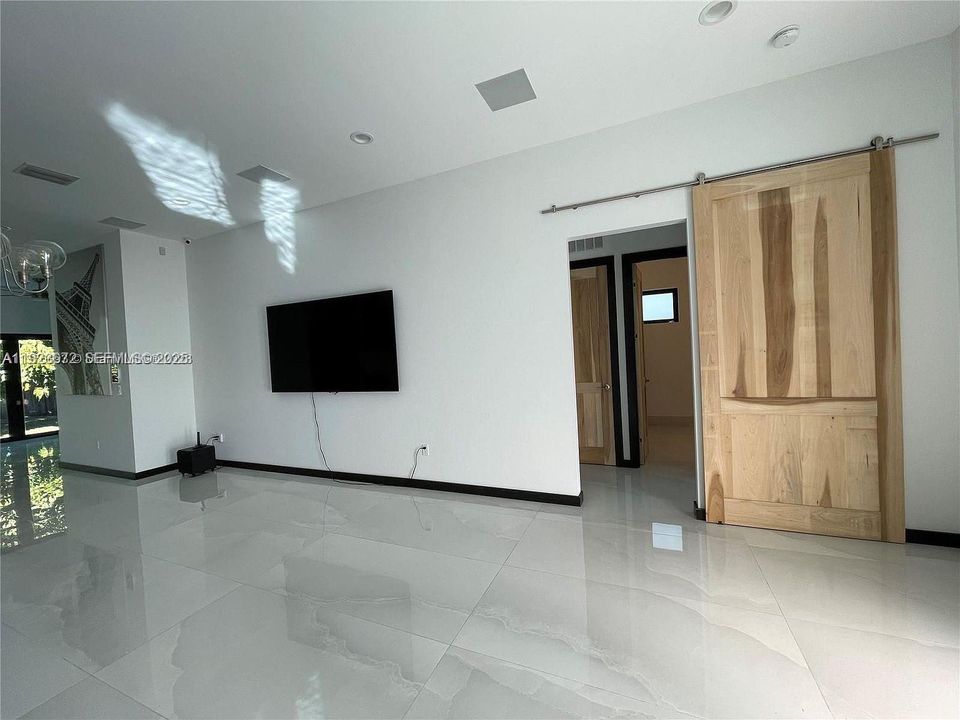 В аренду: $9,000 (4 спален, 3 ванн, 2750 Квадратных фут)