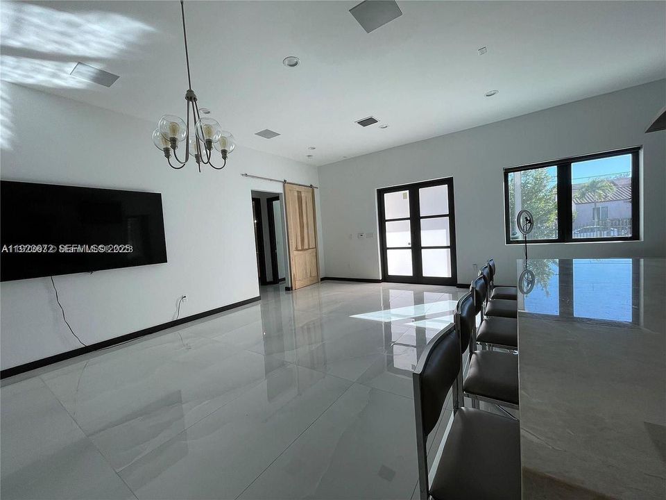 В аренду: $9,000 (4 спален, 3 ванн, 2750 Квадратных фут)