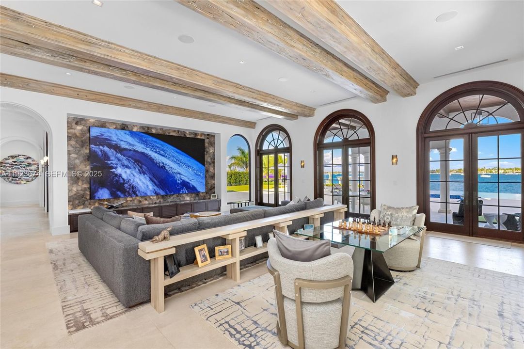 For Sale: $29,950,000 (7 beds, 6 baths, 9582 Square Feet)