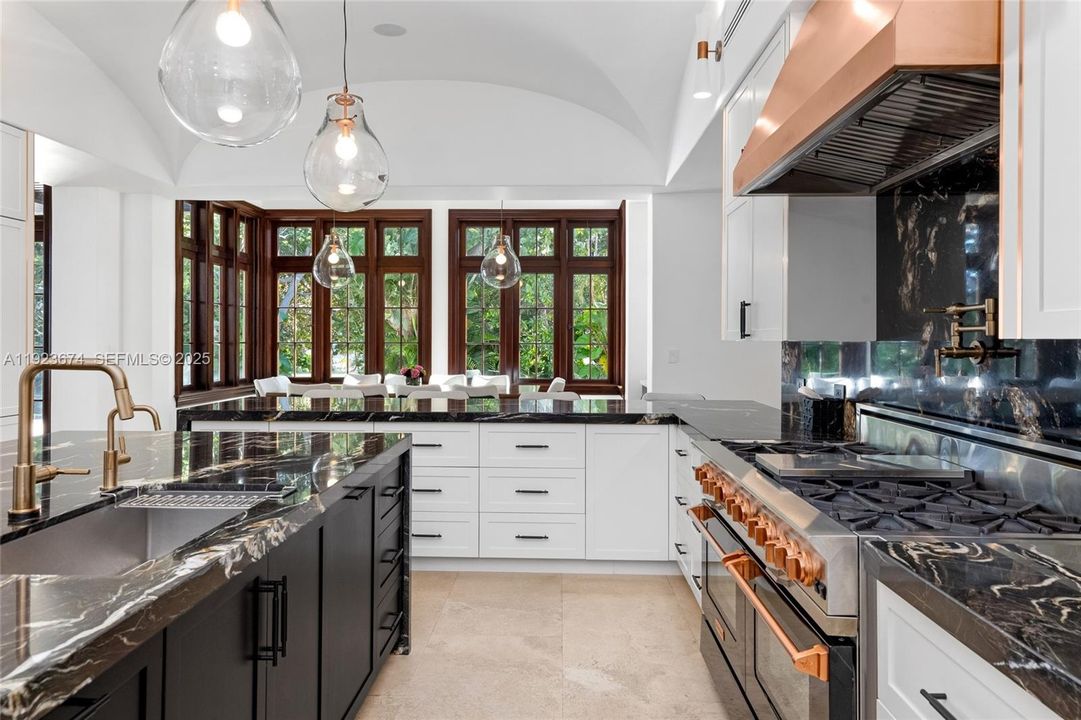 For Sale: $29,950,000 (7 beds, 6 baths, 9582 Square Feet)