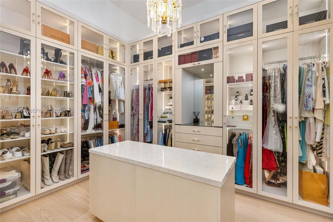 For Sale: $29,950,000 (7 beds, 6 baths, 9582 Square Feet)