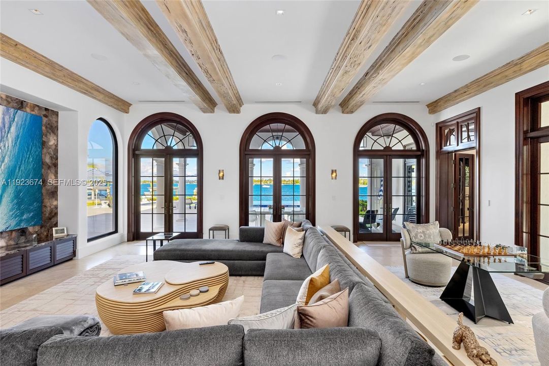 For Sale: $29,950,000 (7 beds, 6 baths, 9582 Square Feet)