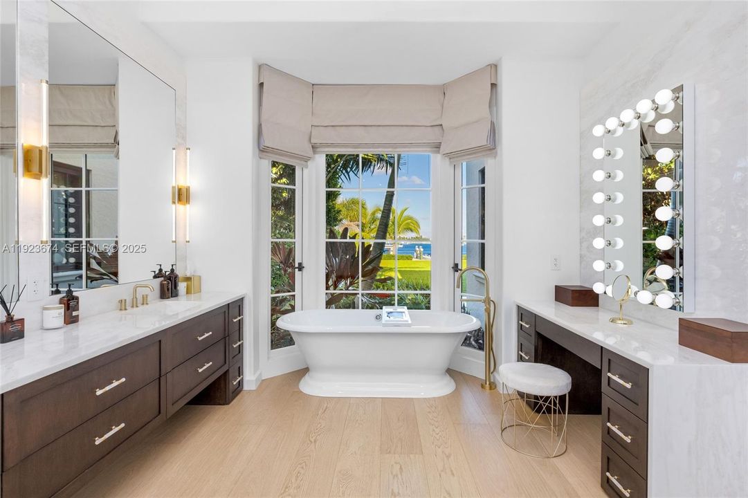 For Sale: $29,950,000 (7 beds, 6 baths, 9582 Square Feet)