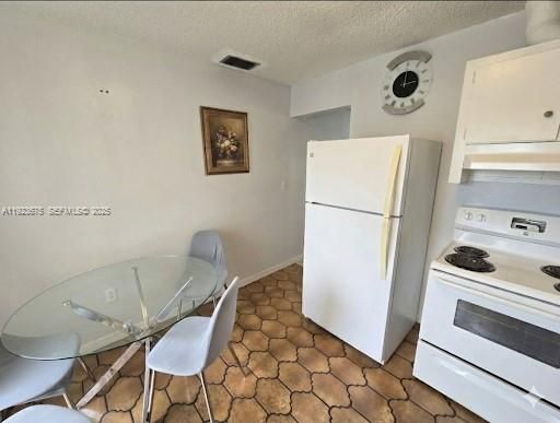 For Sale: $360,000 (3 beds, 2 baths, 1002 Square Feet)