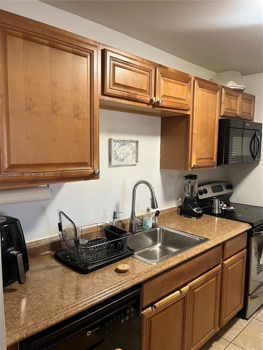 В аренду: $2,250 (2 спален, 2 ванн, 1106 Квадратных фут)