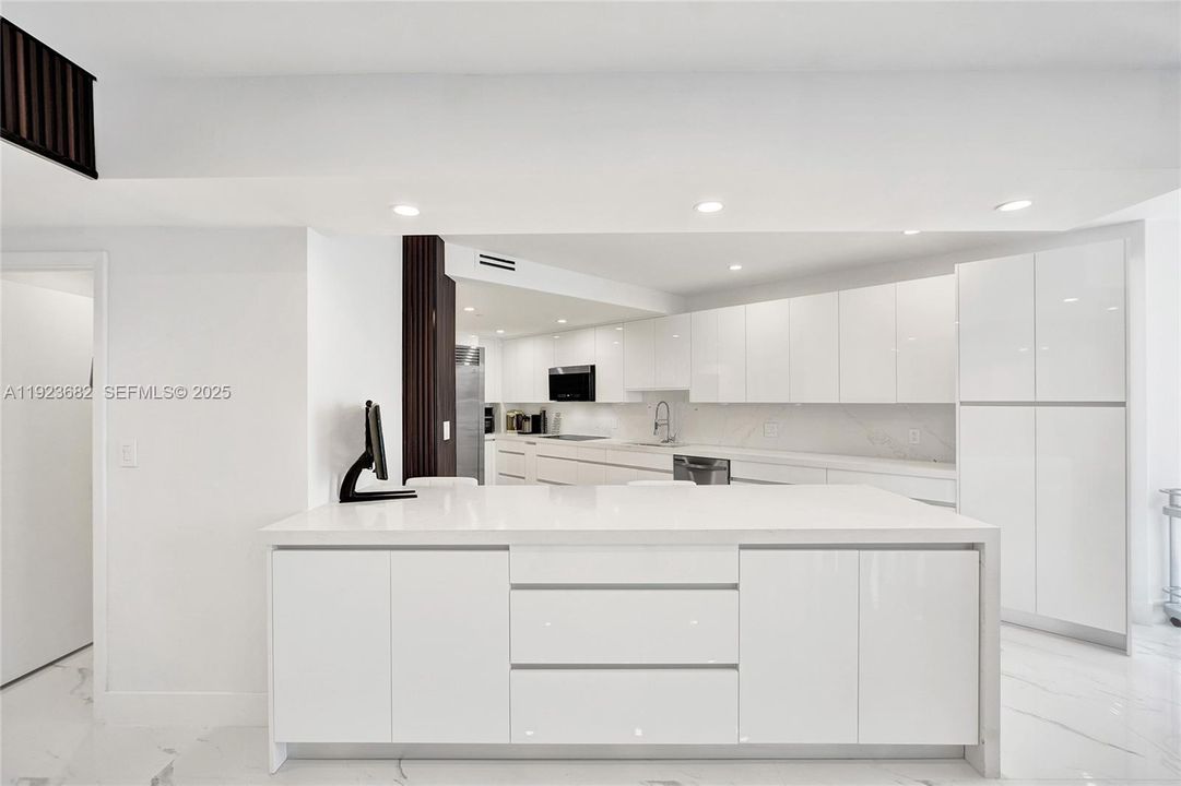 For Sale: $2,199,000 (3 beds, 4 baths, 2470 Square Feet)