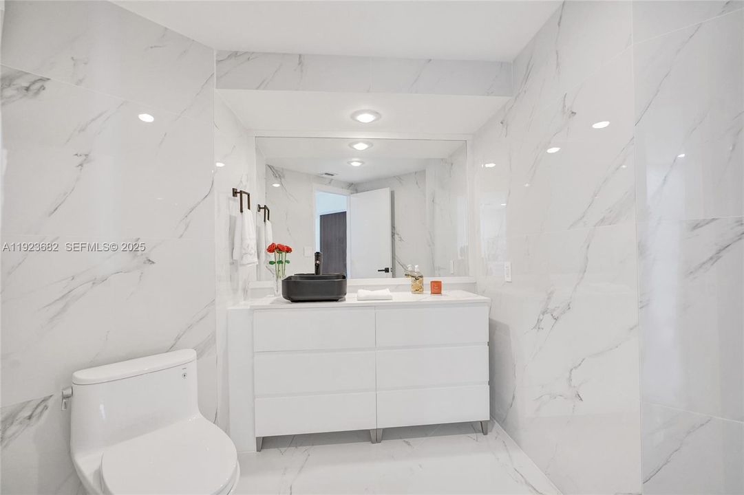 For Sale: $2,199,000 (3 beds, 4 baths, 2470 Square Feet)