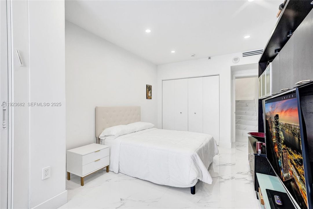 For Sale: $2,199,000 (3 beds, 4 baths, 2470 Square Feet)