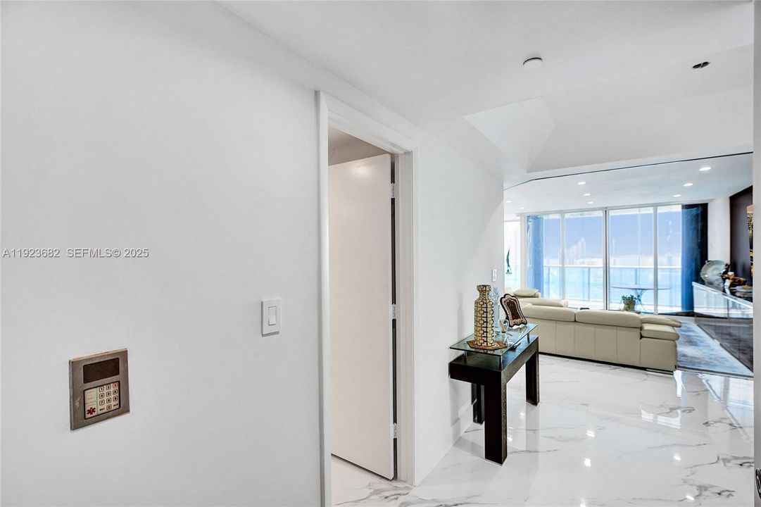 For Sale: $2,199,000 (3 beds, 4 baths, 2470 Square Feet)