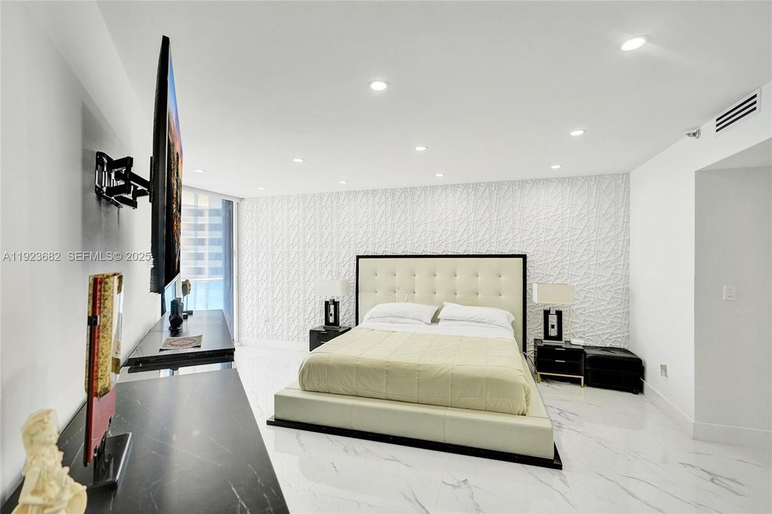 For Sale: $2,199,000 (3 beds, 4 baths, 2470 Square Feet)