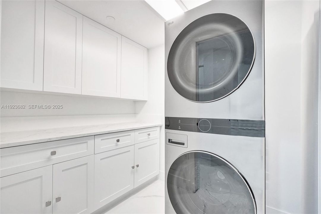 For Sale: $2,199,000 (3 beds, 4 baths, 2470 Square Feet)