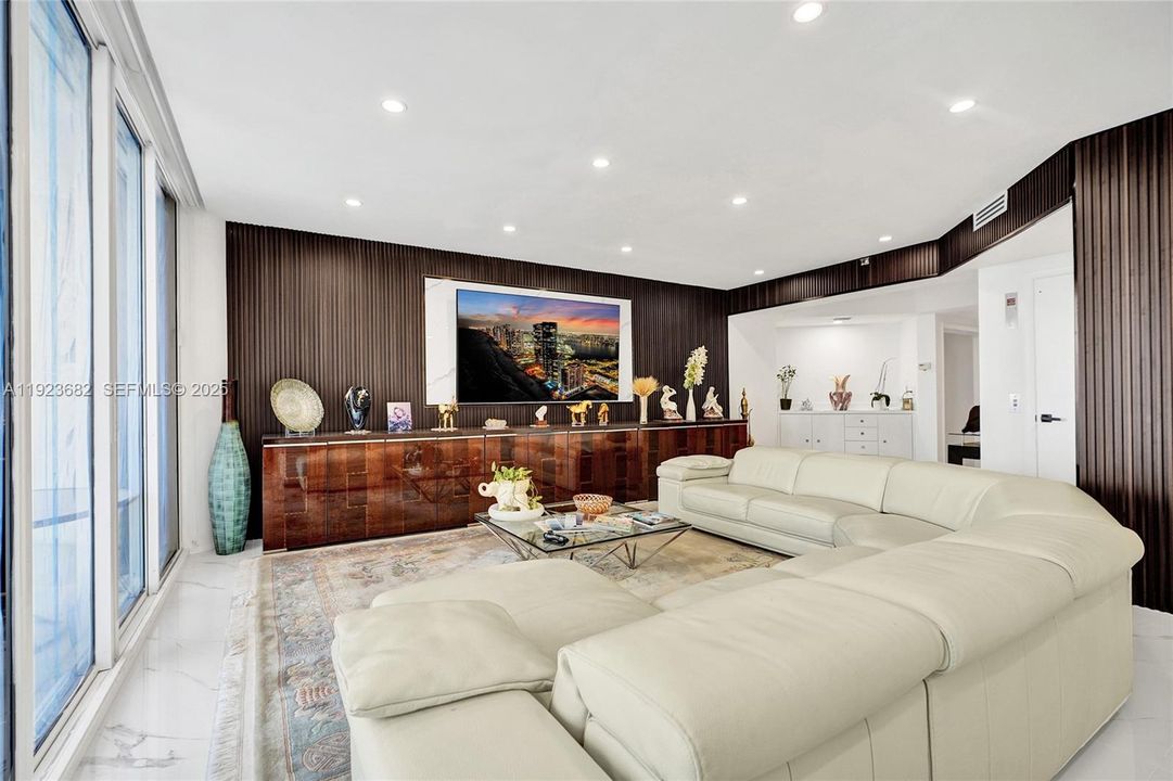 For Sale: $2,199,000 (3 beds, 4 baths, 2470 Square Feet)