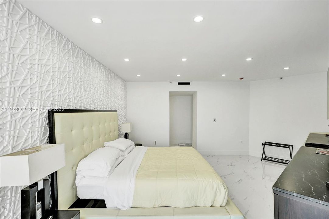 For Sale: $2,199,000 (3 beds, 4 baths, 2470 Square Feet)